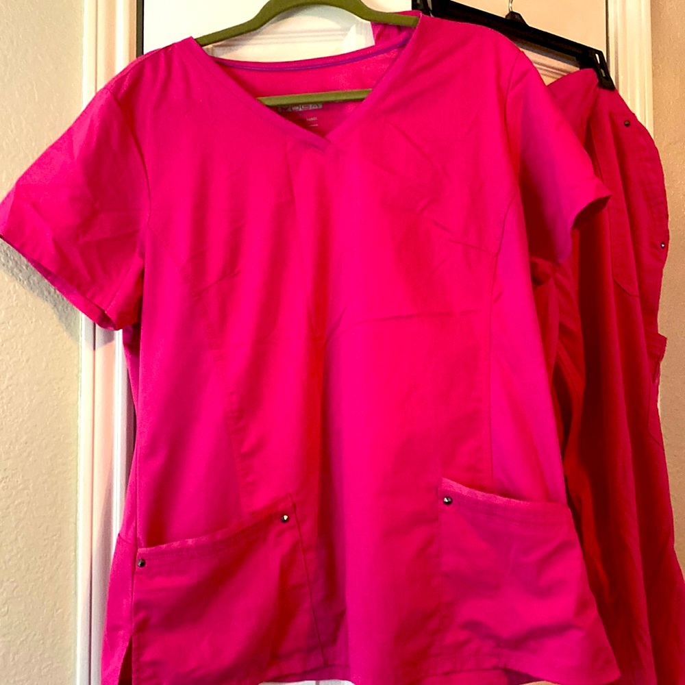 Scrub set pink XL top and PXL in pants good condition.